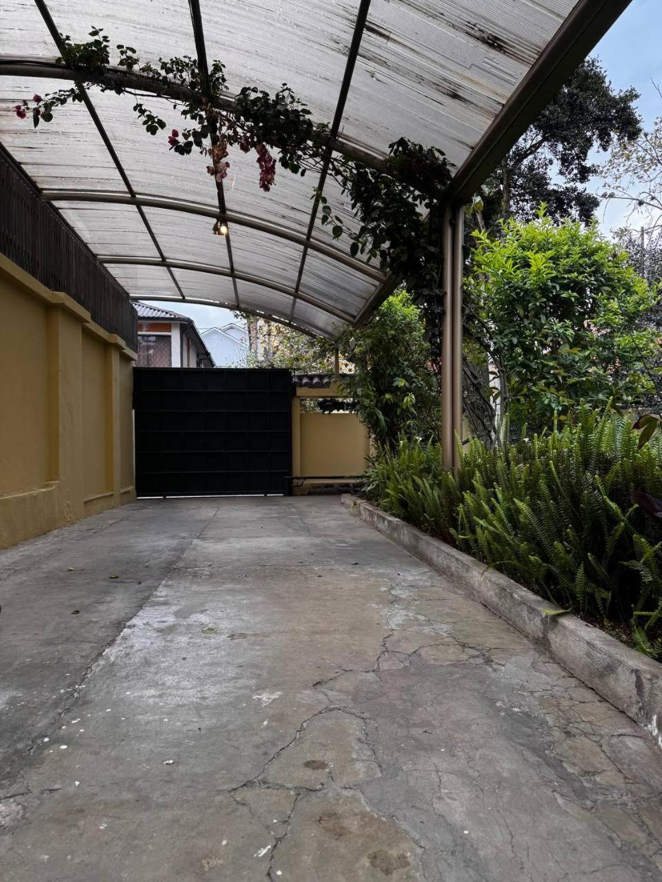 Hotel Cayman Quito Exteriör bild