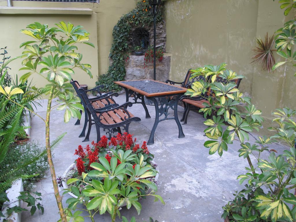 Hotel Cayman Quito Exteriör bild