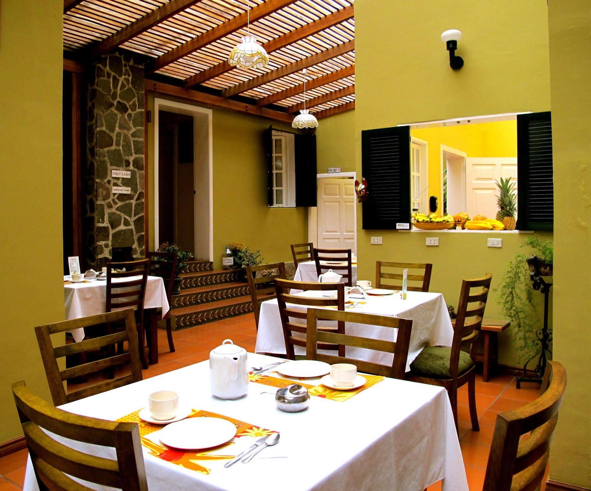 Hotel Cayman Quito Exteriör bild